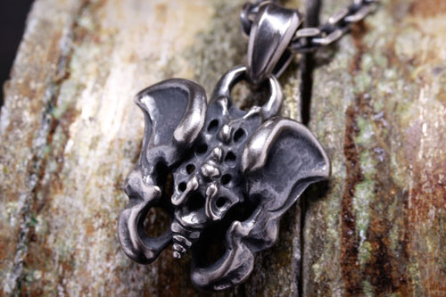 Mad Cult Pelvic Butterfly 吊墜