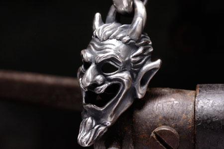 Mad Cult Satanist Mask 吊墜