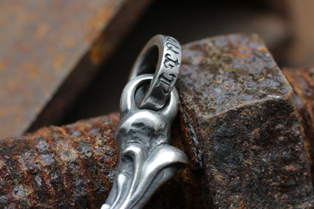 Mad Cult hk Bone Flow 吊墜
