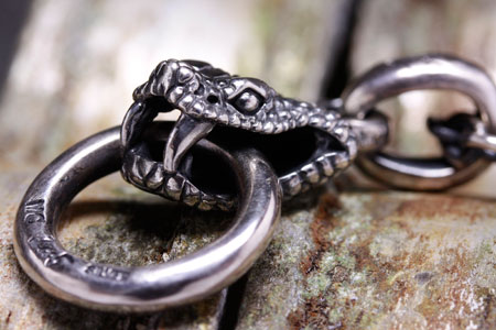 Mad Cult Murder Snake S Knocker吊墜