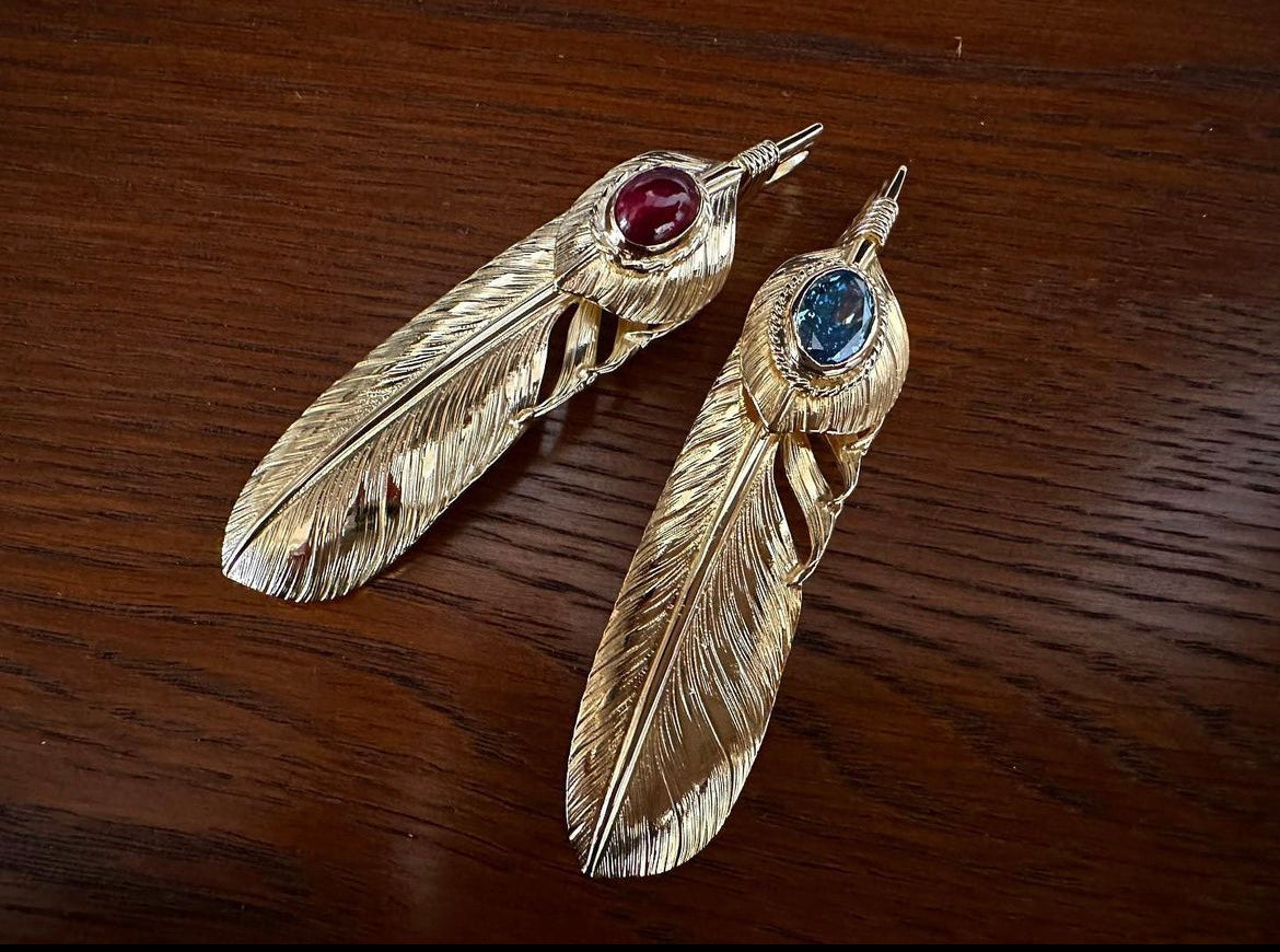 Albatory Top Gold Gold Feather Pendant w/ Stone