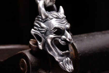 Mad Cult Satanist Mask 吊墜