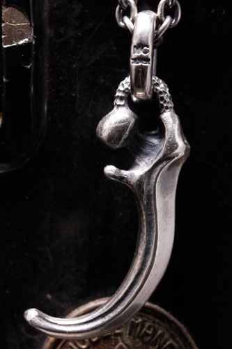 Mad Cult hk Bone Claw 吊墜