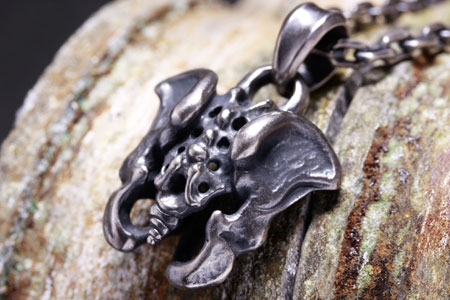 Mad Cult Pelvic Butterfly 吊墜