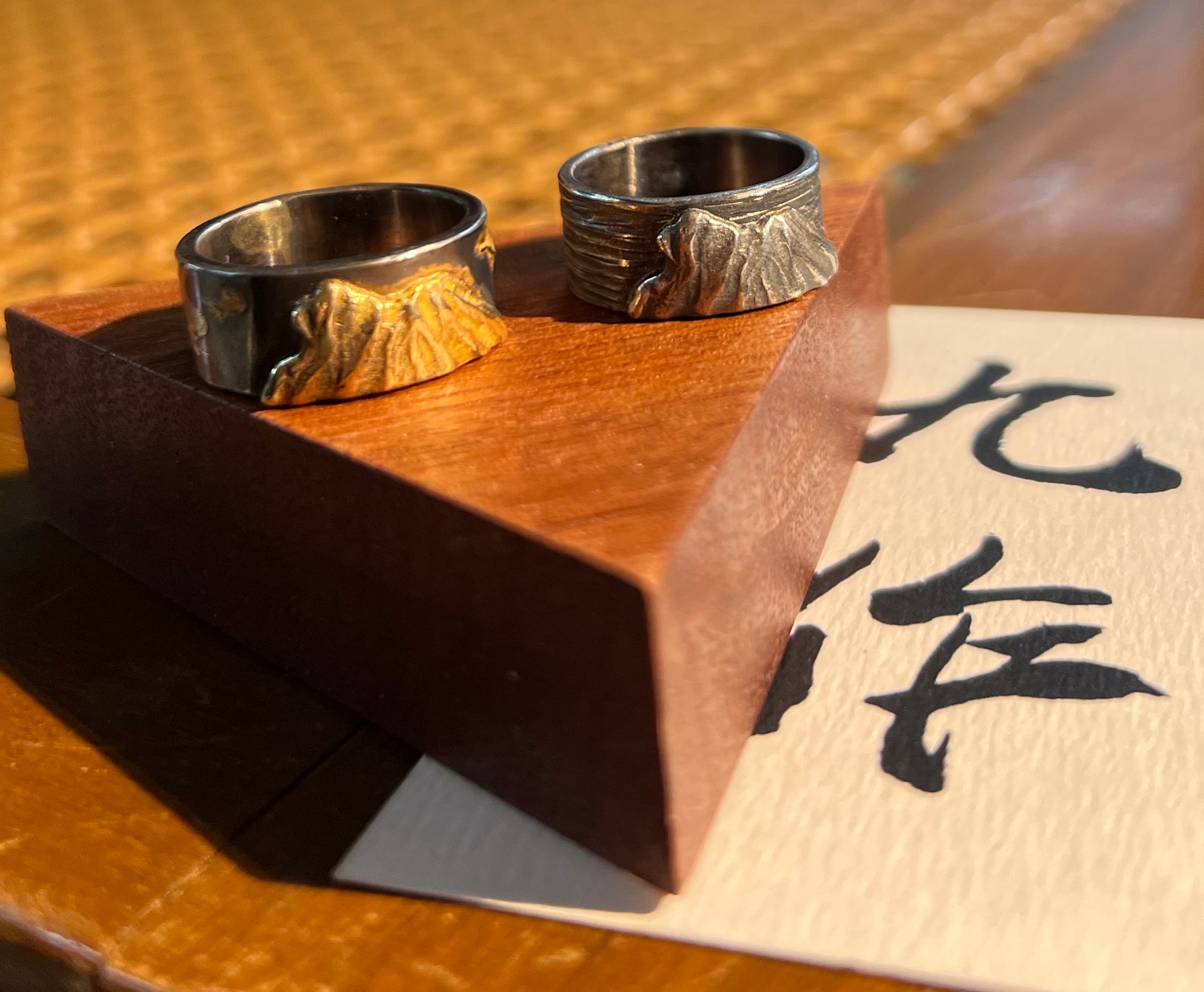18Kt Gold Lion Rock Ring