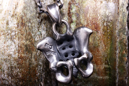 Mad Cult Pelvic Butterfly 吊墜