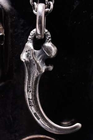 Mad Cult hk Bone Claw 吊墜