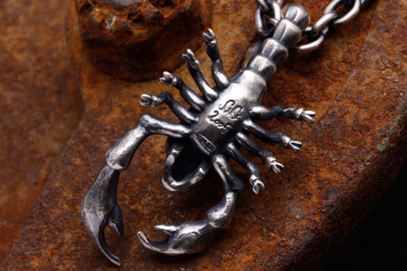 Mad Cult hk Emperor Skullpion 吊墜