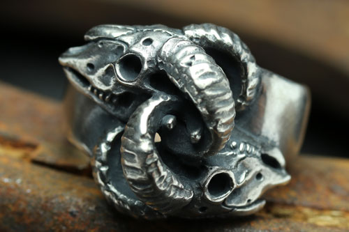 Mad Cult hk Double Sheep Skull 戒指