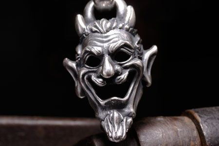 Mad Cult Satanist Mask 吊墜