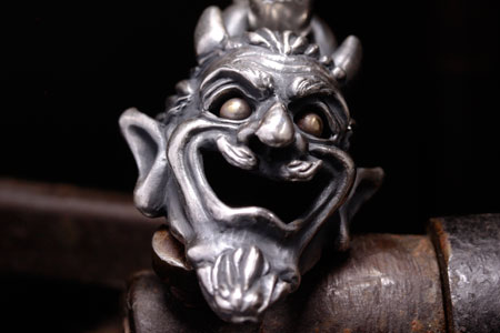 Mad Cult Satanist Mask 黃銅眼吊墜