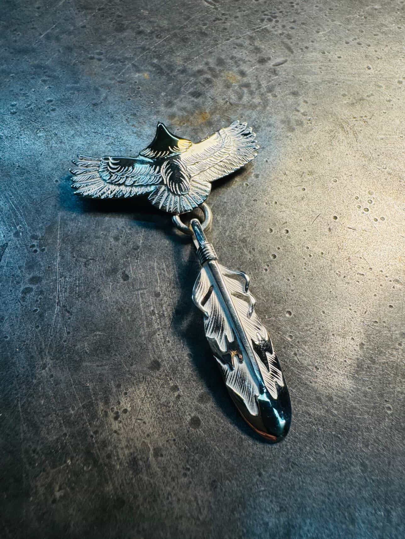 Silver Baby Eagle Feather XS w/ Silver Chain CL80