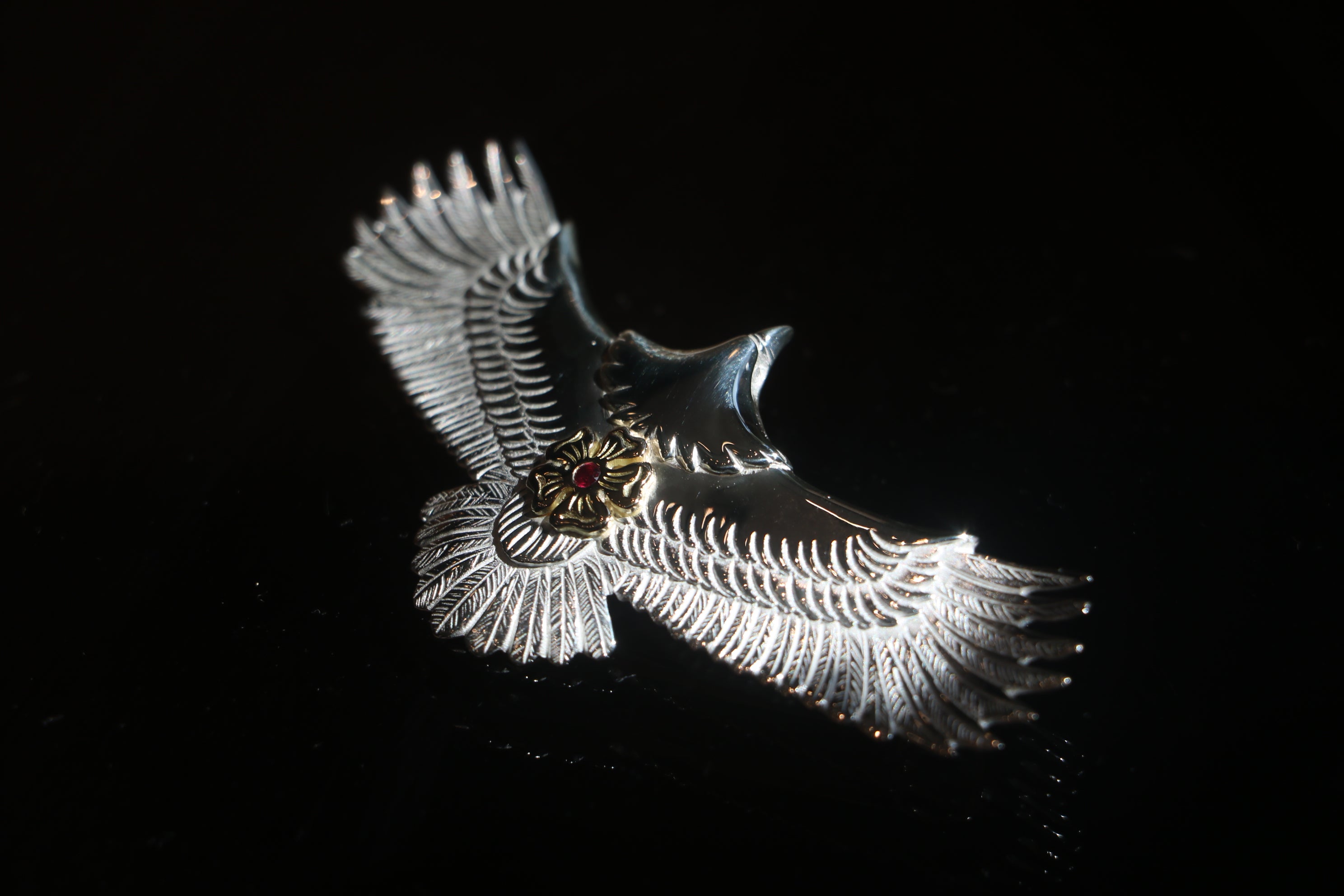 Silver Head Silver Eagle W/ Gold Ruby Hana