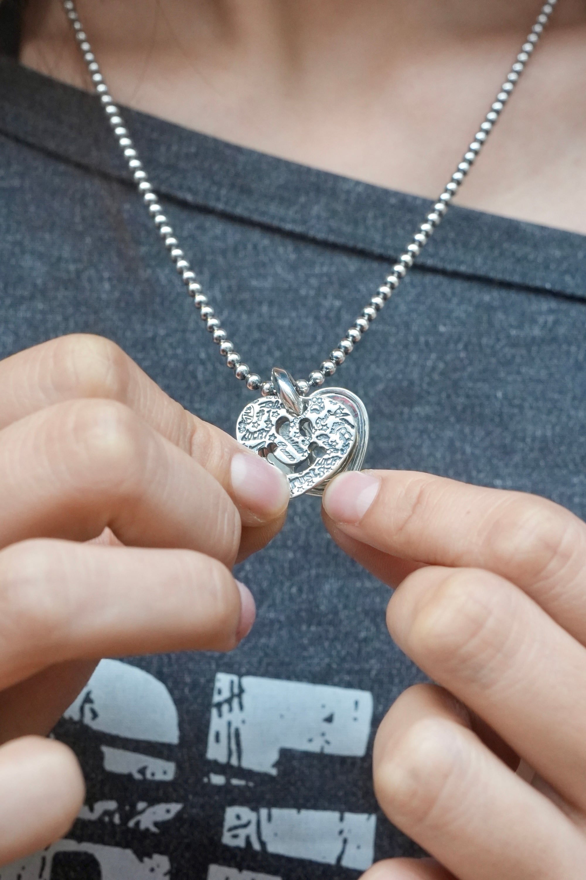 DEOPUZ Exclusive - Double Heart Happy Face