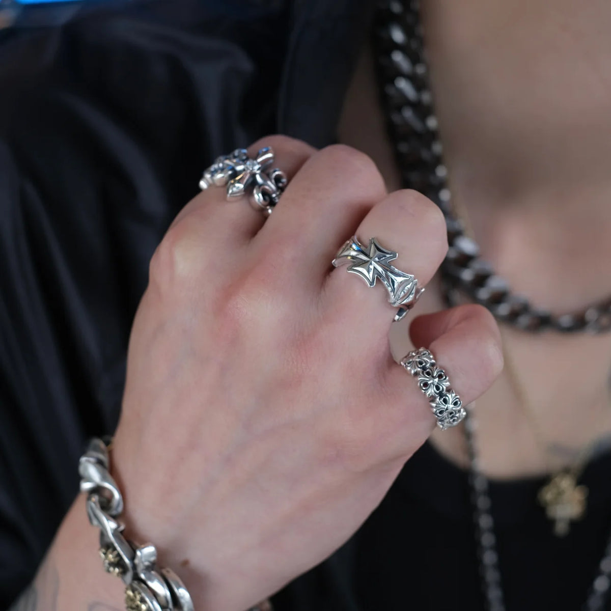 Solid Cross Ring