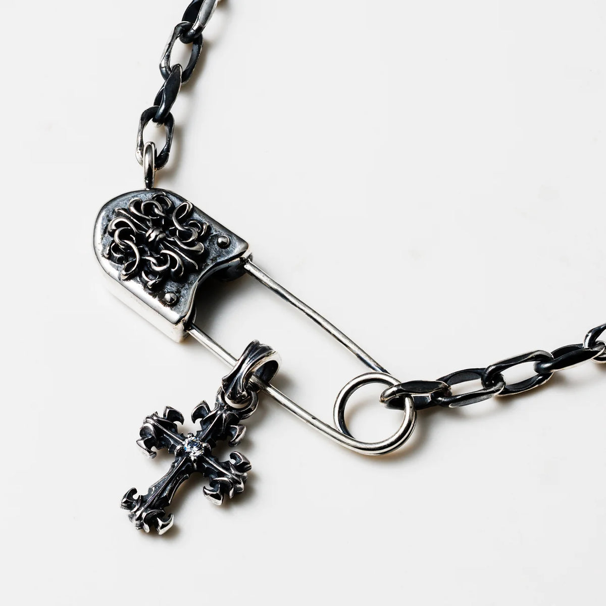 Deal Design - Safety Pin Necklace_7
