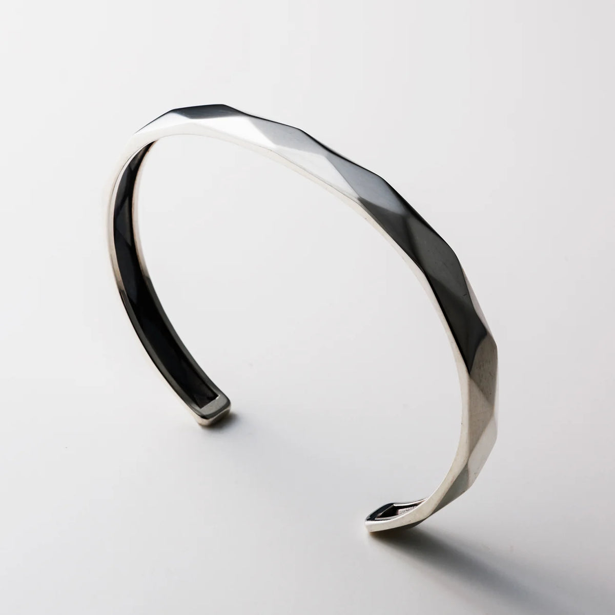 DIA SHAPE STUDS BANGLE
