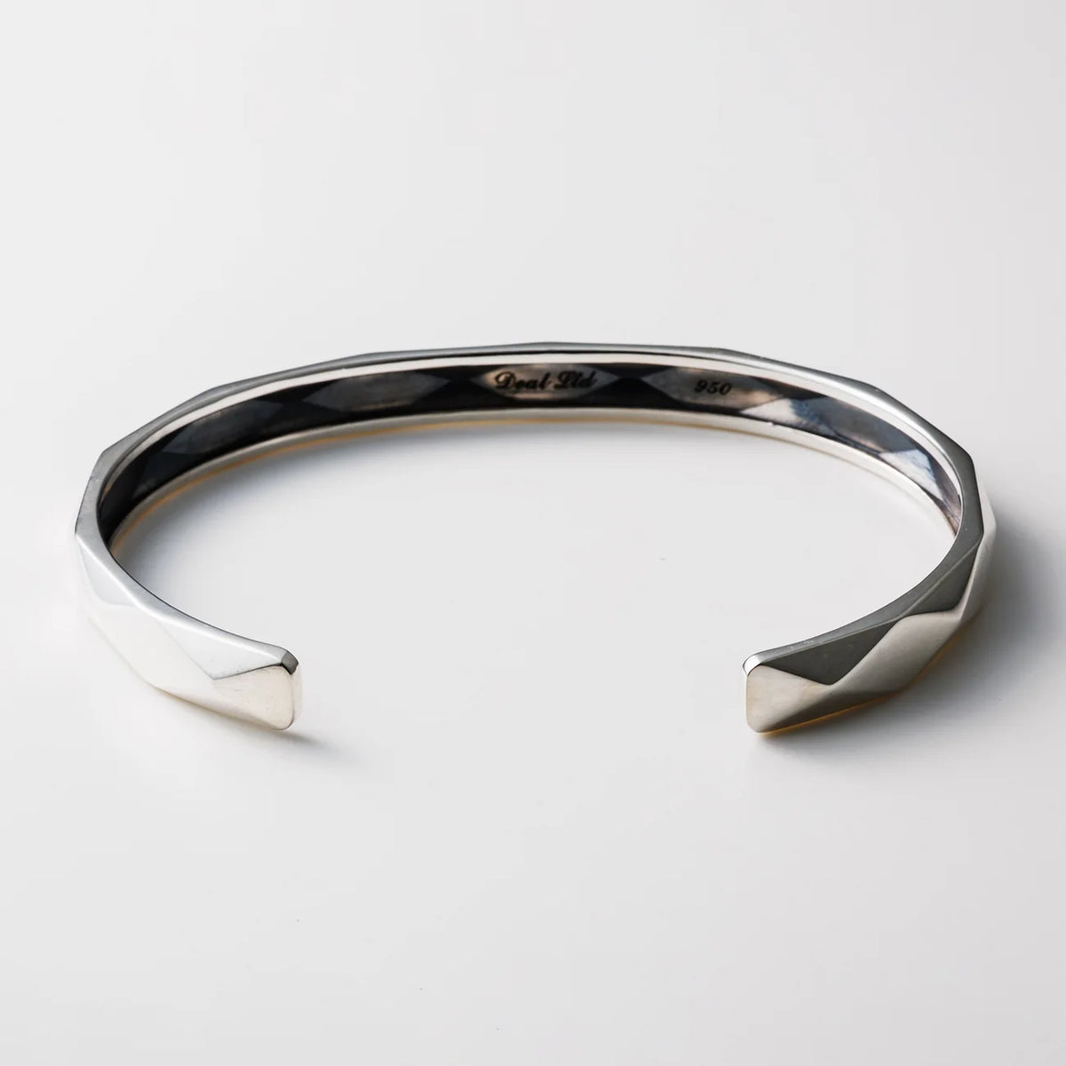 DIA SHAPE STUDS BANGLE
