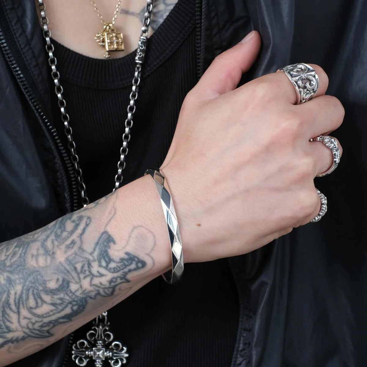 DIA SHAPE STUDS BANGLE