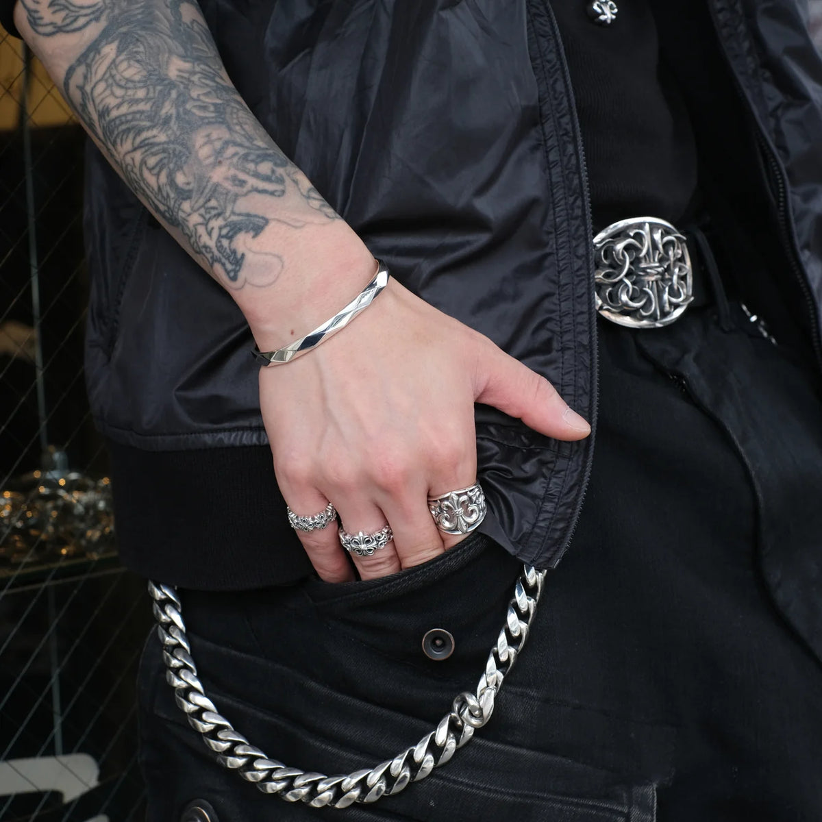 DIA SHAPE STUDS BANGLE