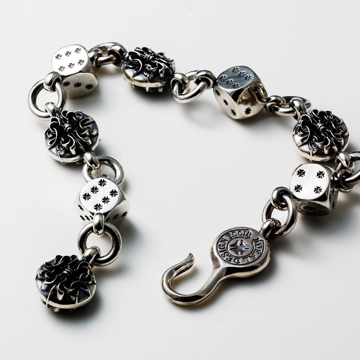 Eight Ball Bracelet: Dice KG