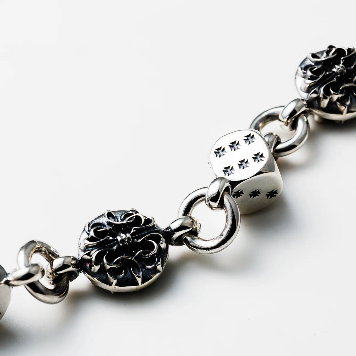 Eight Ball Bracelet: Dice KG