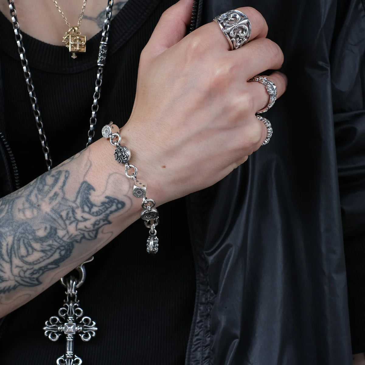 Eight Ball Bracelet: Dice KG