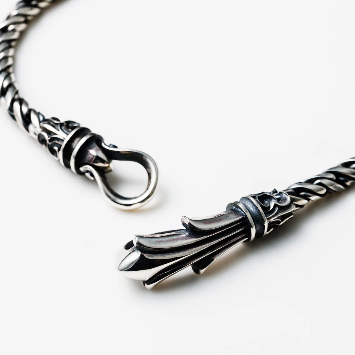 Flare hook bracelet: SR3MM