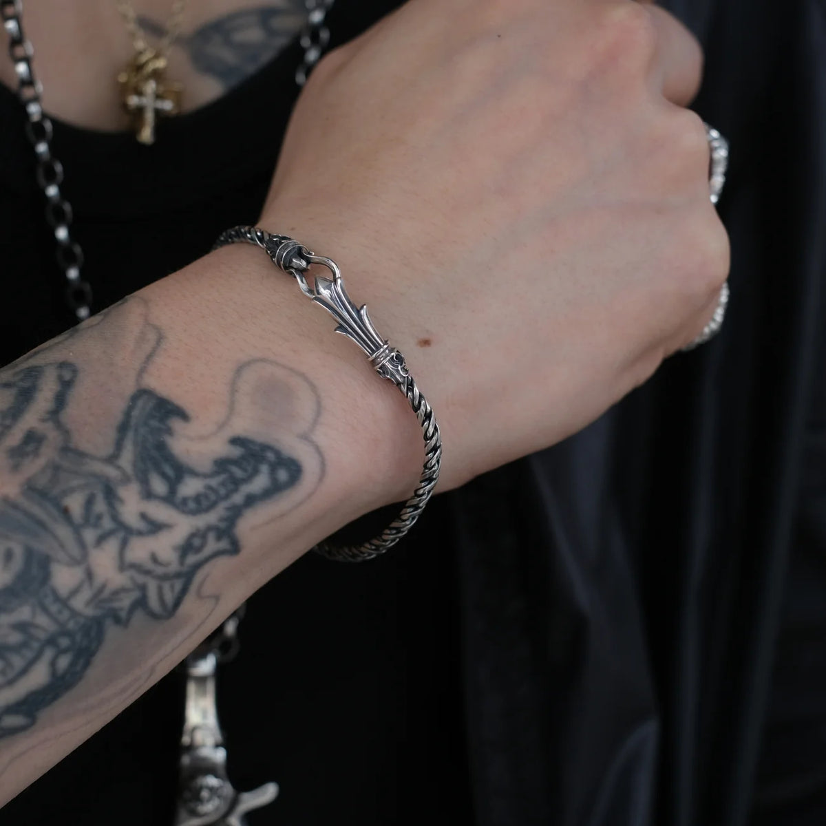 Flare hook bracelet: SR3MM
