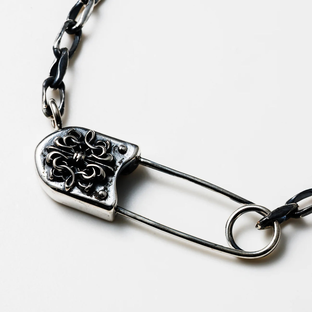 Deal Design - Safety Pin Necklace_2