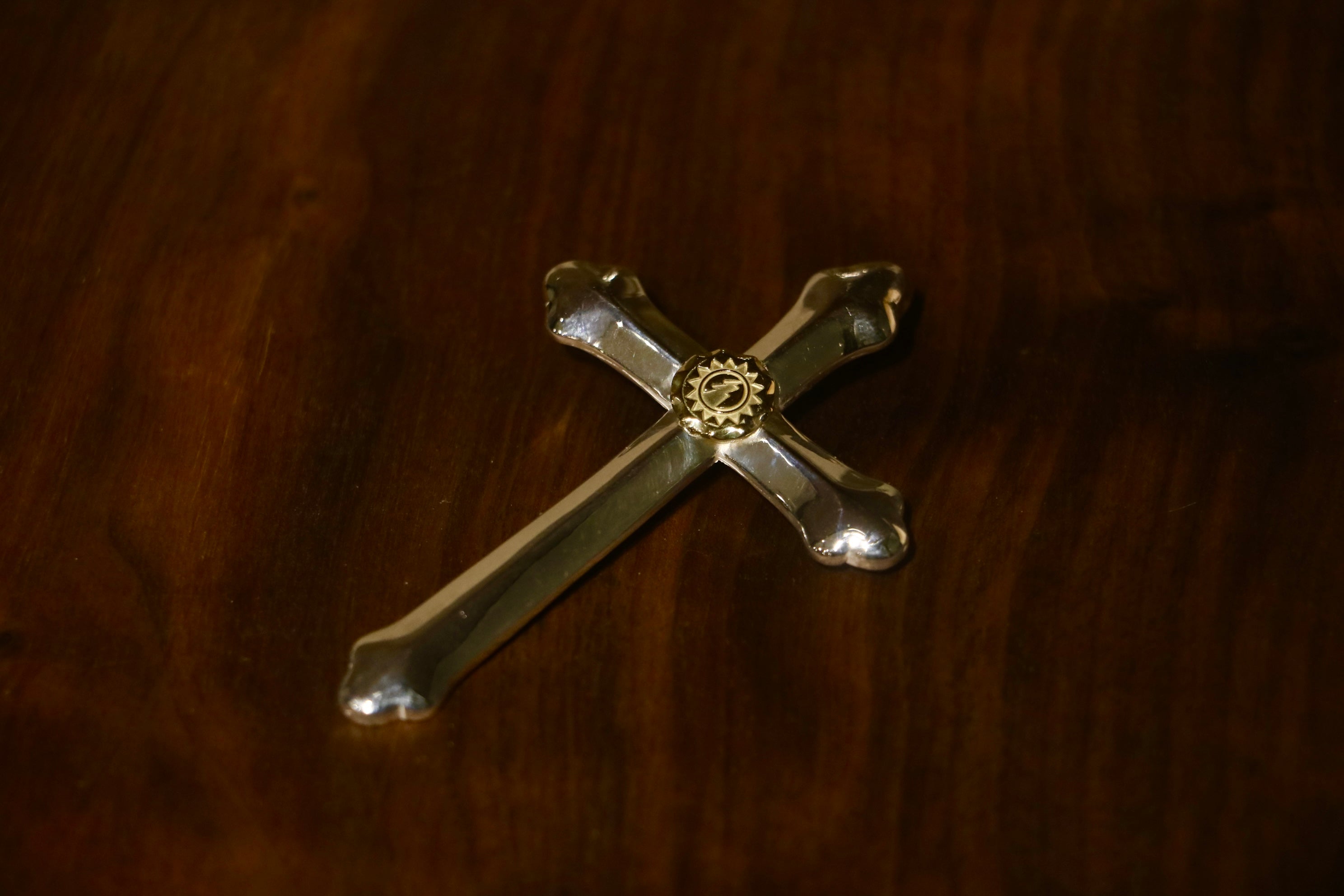 Silver Dollar Craft 18K Gold Point Cross Pendant