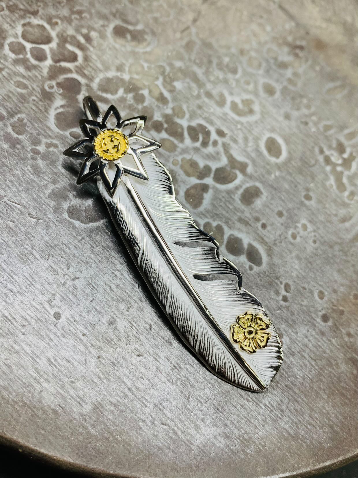 24Kt Gold Point Morning Star 18Kt Hana Silver Feather