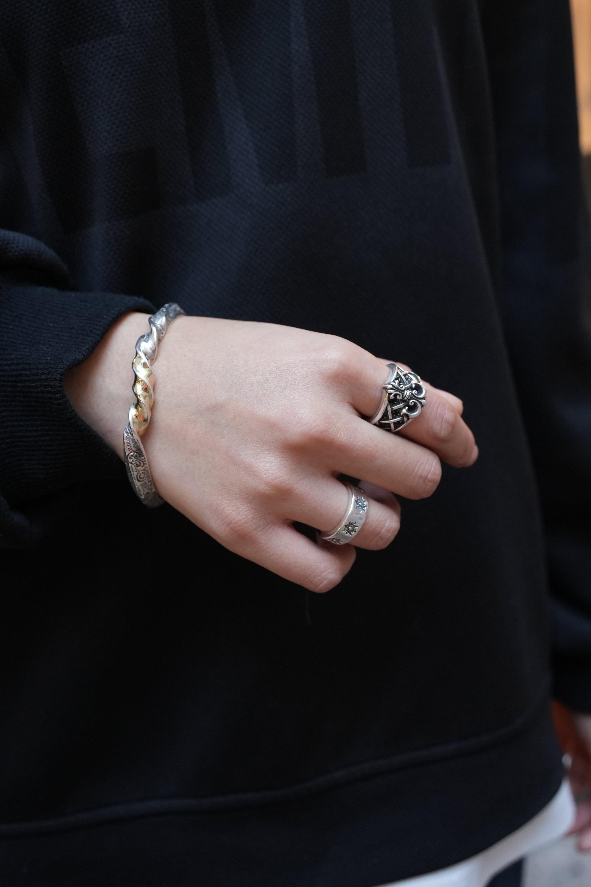 BWL_-_B610_Graffiti_Triangle_Twist_Bangle_with_2_Spots_Gold_Overlay_2