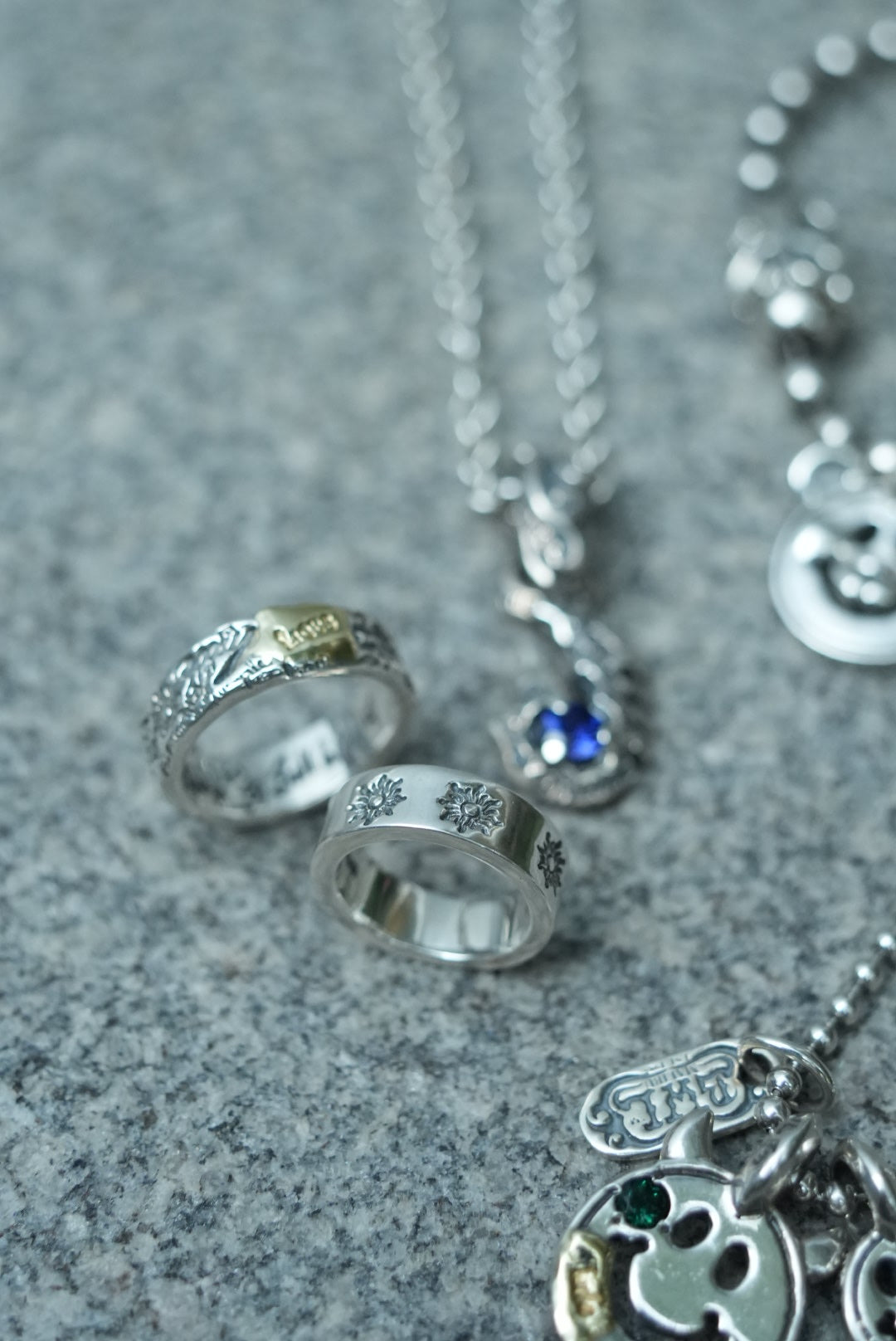 BWL_-_Custom_Made_R379C_Banded_Graffiti_Ring_With_1_Spot_18K_Gold_Overlay_2