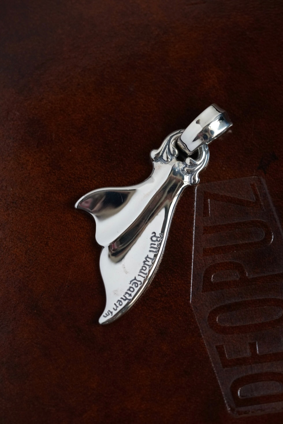 BWL - PN957 Medium Whale Tail Pendant 3