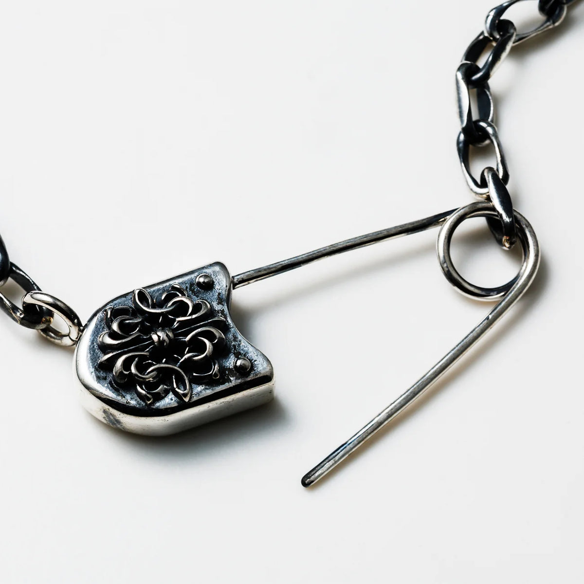 Deal Design - Safety Pin Necklace_3