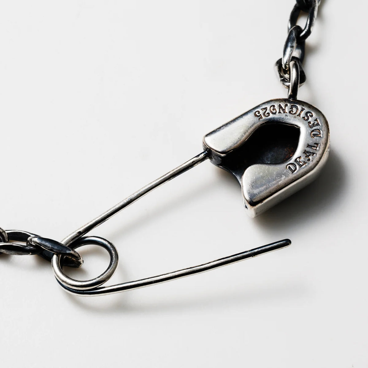 Deal Design - Safety Pin Necklace_4