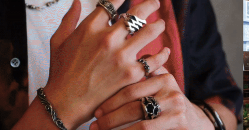 DEOPUZ founder Pan showcasing Japanese silver jewellery