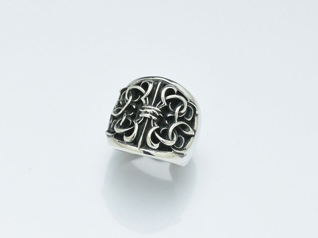 Deal Design - Baby Gate Ear Cuff 1