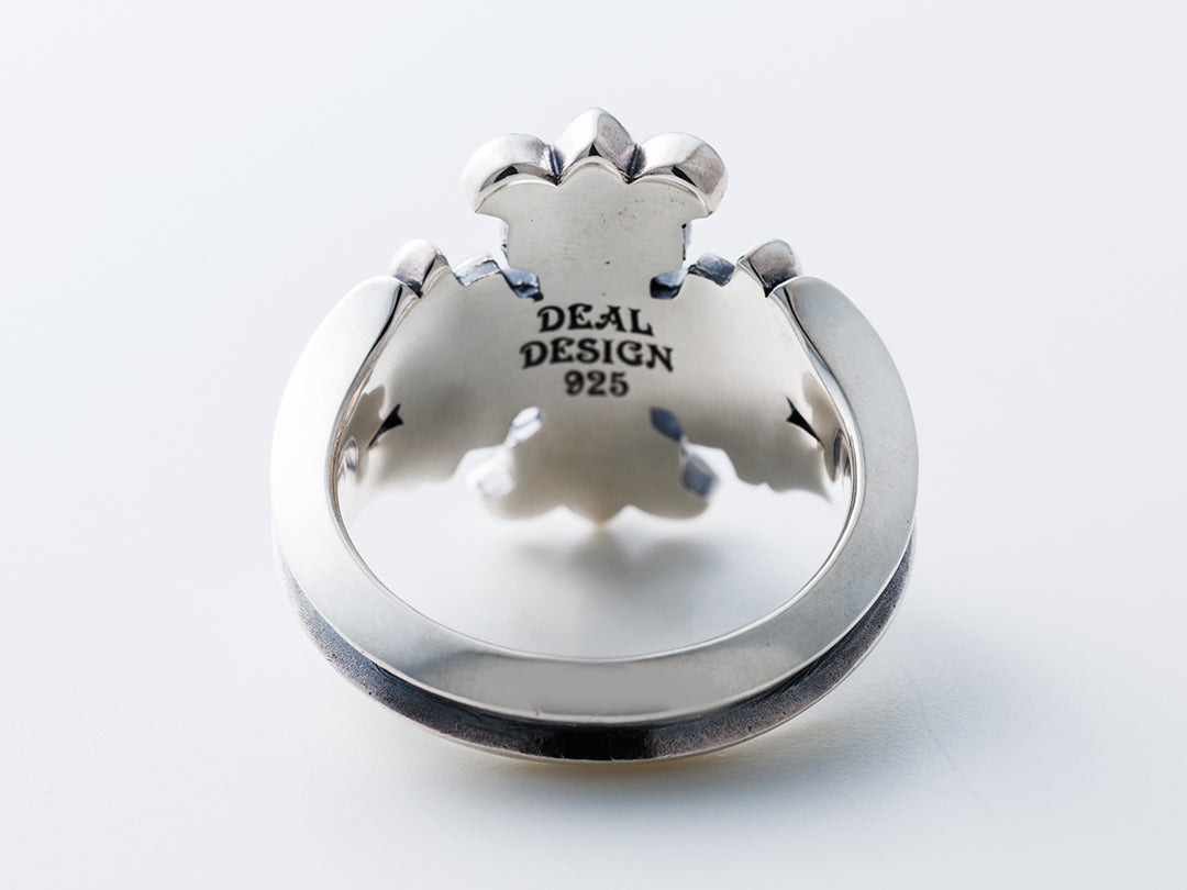 Deal Design - Barbed Cross Ring 5