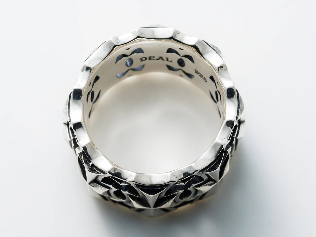 Deal Design - Barrel Cross Ring 4