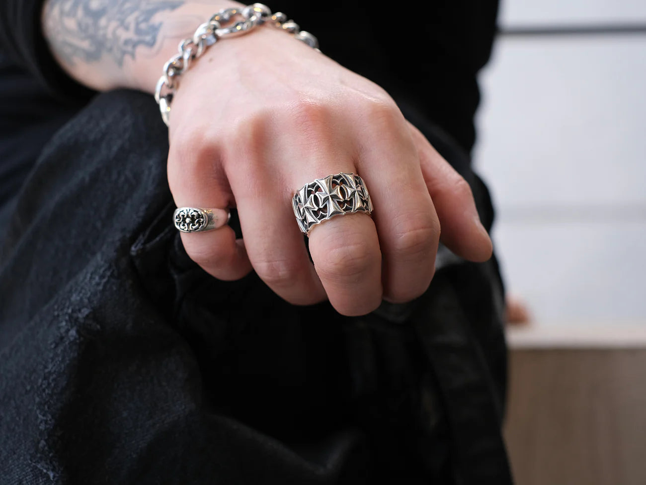 Deal Design - Barrel Cross Ring 6