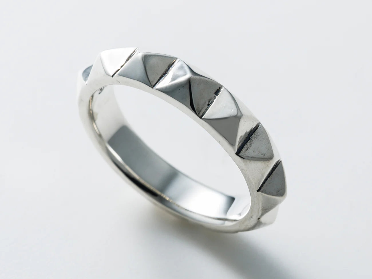 Deal Design - Basic Studs Ring 2