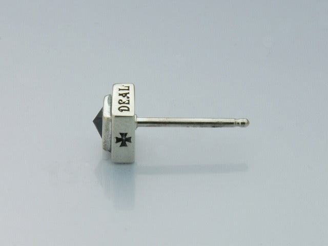 Deal Design - Black Studs 5