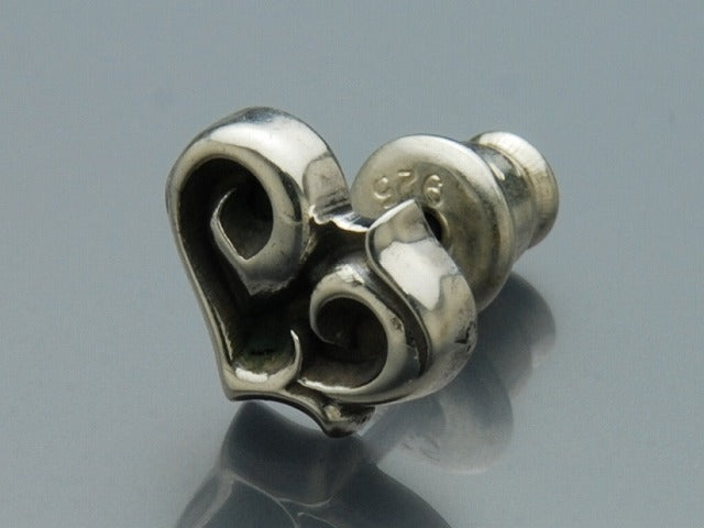 Deal Design - Blaze Heart Studs 1