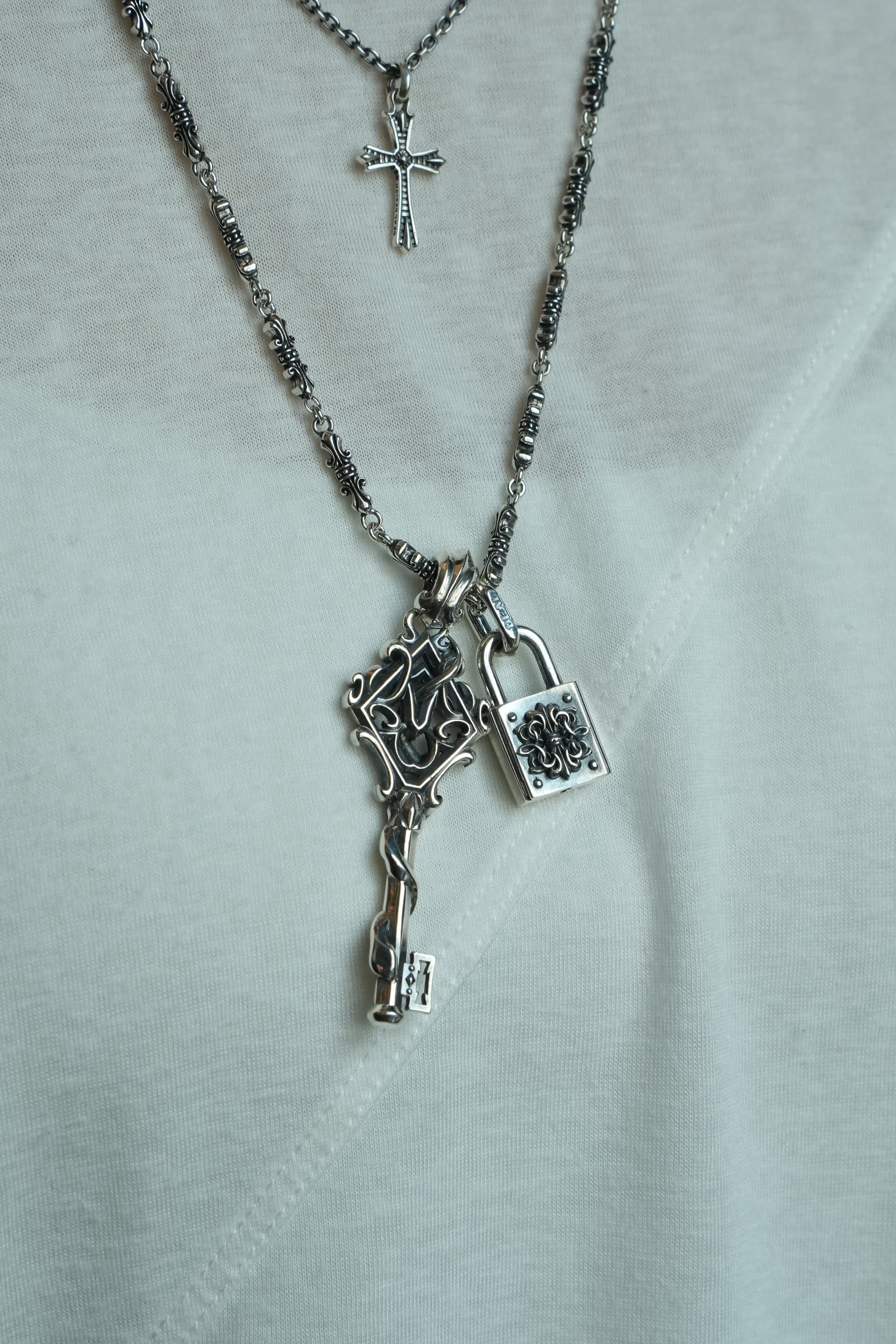 Deal Design - Bottom Cross Padlock Pendant 11
