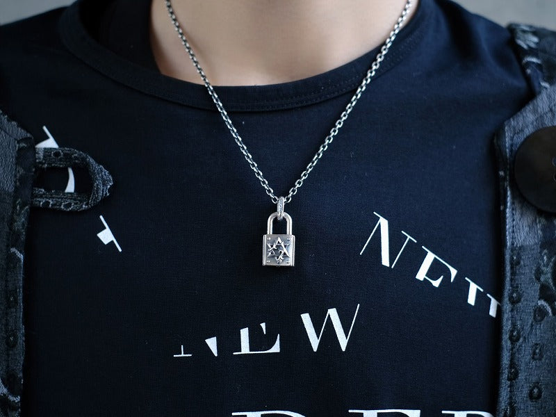 Deal Design - Bottom Cross Padlock Pendant 6