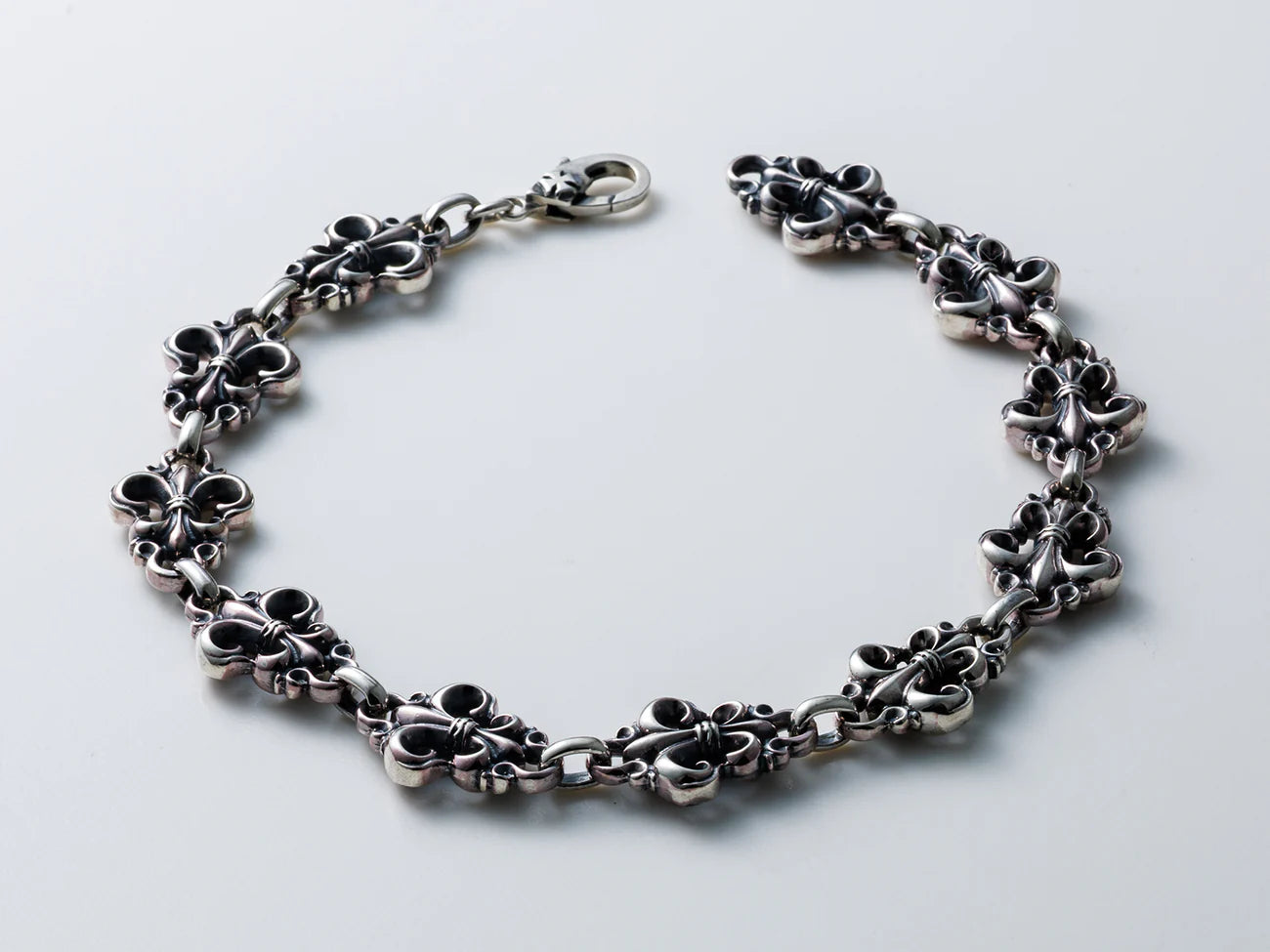 Deal Design - Classic Lily Bracelet 1
