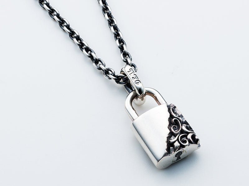 Deal Design - Crack Padlock Pendant 2