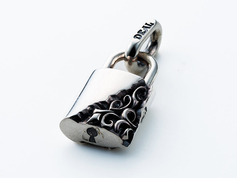 Deal Design - Crack Padlock Pendant 4
